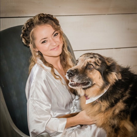 Meet your Posher, Alyx - Picture 1 of 5